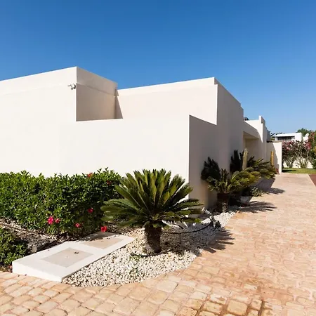 Puerto Del Carmen Sleeps 4 With Pool Air Con And Wifi