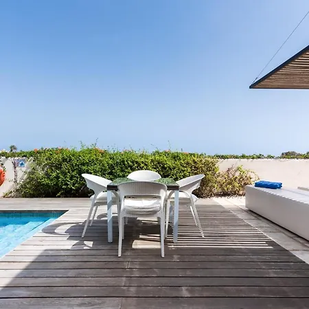 Villa Puerto Del Carmen Sleeps 4 With Pool Air Con And Wifi