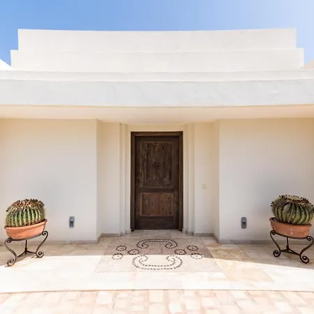 Vila Puerto Del Carmen Sleeps 4 With Pool Air Con And Wifi